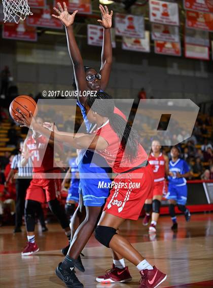Thumbnail 2 in Palisades @ Mater Dei (Nike Extravaganza) photogallery.