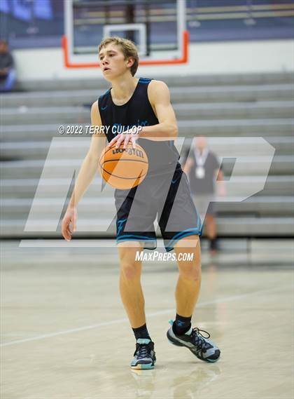 Thumbnail 2 in Farmington vs. Dixie (Falcon Classic) photogallery.