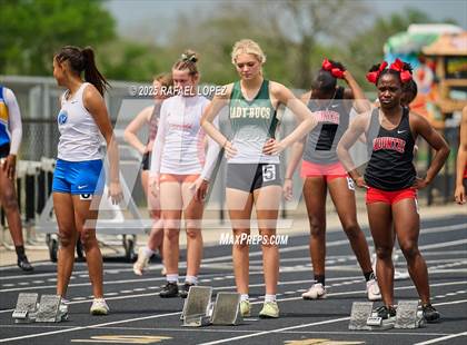 Thumbnail 2 in UIL 3A Track & Field District (100M) photogallery.
