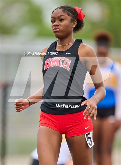 Thumbnail 2 in UIL 3A Track & Field District (100M) photogallery.