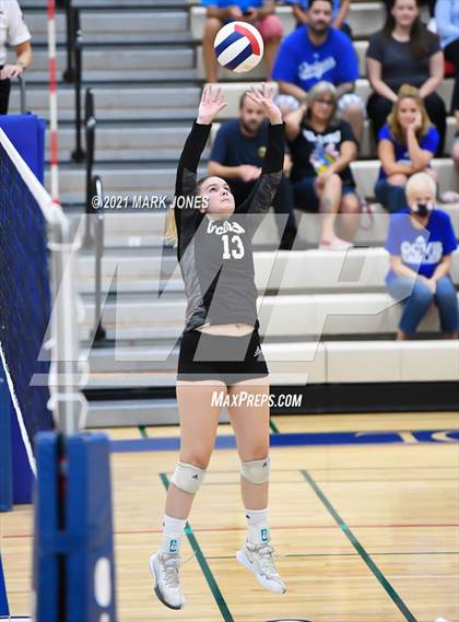 Thumbnail 3 in O'Connor vs. Hamilton photogallery.