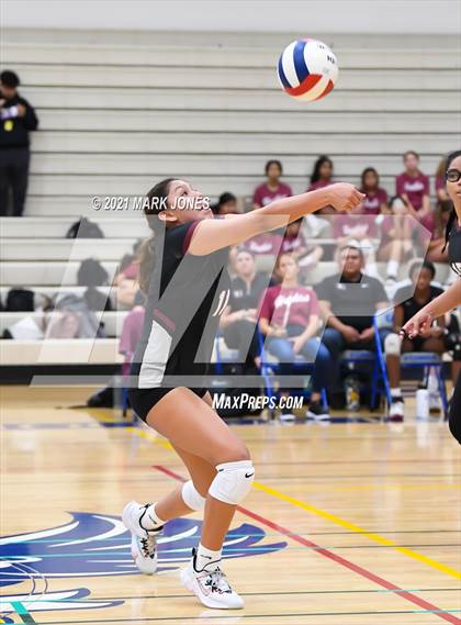 Thumbnail 1 in O'Connor vs. Hamilton photogallery.