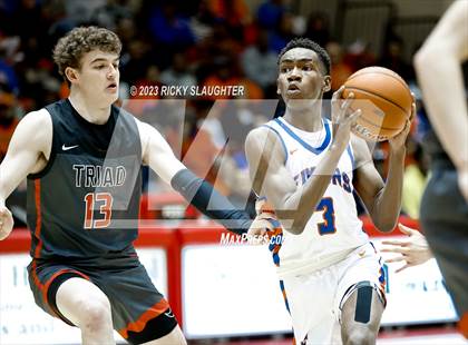 Thumbnail 1 in East St. Louis vs. Triad(IHSA 3A Sectional) photogallery.