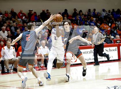 Thumbnail 1 in East St. Louis vs. Triad(IHSA 3A Sectional) photogallery.