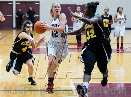 Thumbnail 3 in Garland vs Rowlett photogallery.