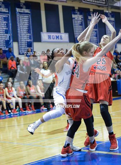 Thumbnail 2 in Vista Ridge vs. MacArthur photogallery.