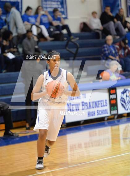 Thumbnail 2 in Vista Ridge vs. MacArthur photogallery.