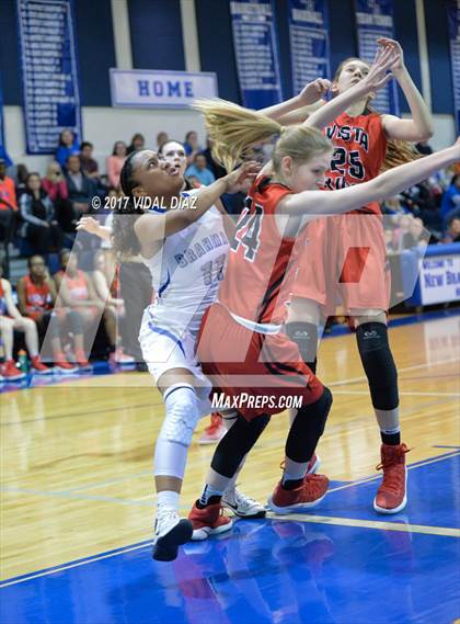 Thumbnail 3 in Vista Ridge vs. MacArthur photogallery.