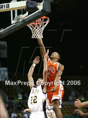 Thumbnail 3 in Gateway vs Mullen (Great 8 - 5A State Playoffs) photogallery.