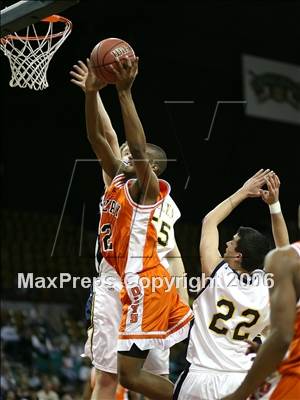 Thumbnail 2 in Gateway vs Mullen (Great 8 - 5A State Playoffs) photogallery.