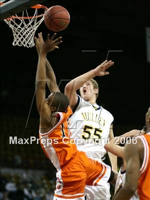 Thumbnail 1 in Gateway vs Mullen (Great 8 - 5A State Playoffs) photogallery.