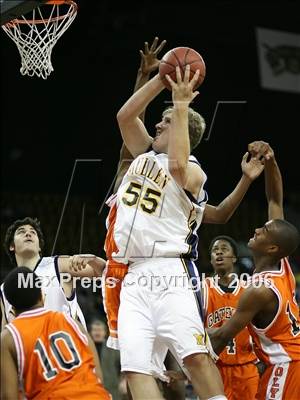 Thumbnail 1 in Gateway vs Mullen (Great 8 - 5A State Playoffs) photogallery.