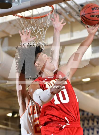 Thumbnail 2 in Cathedral Catholic vs. Jesuit (Fr. Barry Christmas Classic) photogallery.