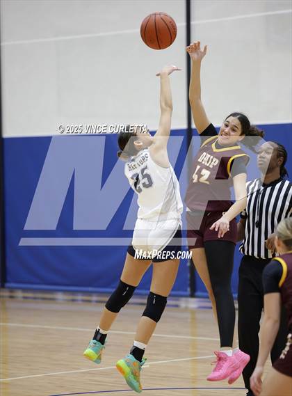 Thumbnail 2 in Dripping Springs vs. Liberal Arts & Science Academy - Austin (Lobo Pack Attack Classic) photogallery.