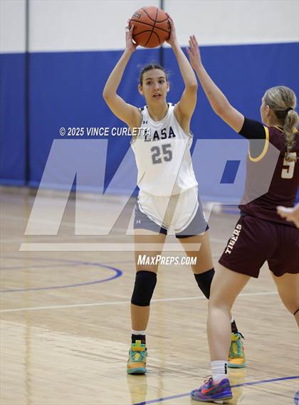 Thumbnail 2 in Dripping Springs vs. Liberal Arts & Science Academy - Austin (Lobo Pack Attack Classic) photogallery.