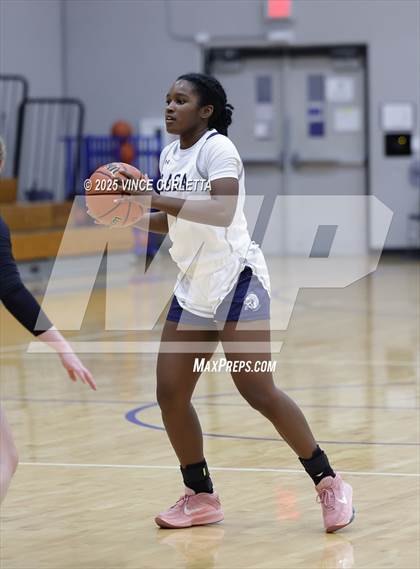 Thumbnail 2 in Dripping Springs vs. Liberal Arts & Science Academy - Austin (Lobo Pack Attack Classic) photogallery.