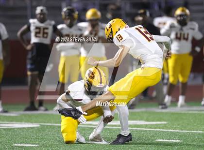 Thumbnail 2 in Cathedral Catholic vs. Mountain Pointe (Honor Bowl) photogallery.