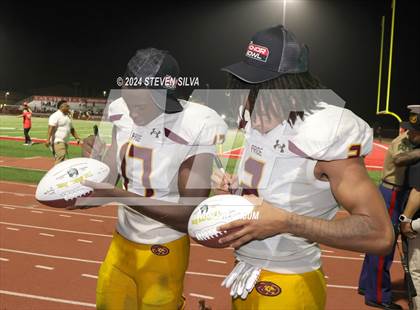 Thumbnail 3 in Cathedral Catholic vs. Mountain Pointe (Honor Bowl) photogallery.