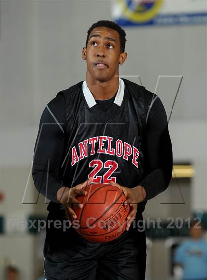 Thumbnail 3 in Antelope vs. Fort Bend Travis (MaxPreps Holiday Classic) photogallery.