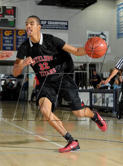Thumbnail 2 in Antelope vs. Fort Bend Travis (MaxPreps Holiday Classic) photogallery.