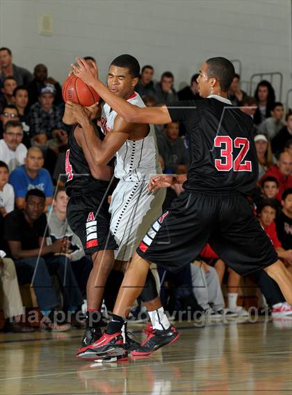 Thumbnail 3 in Antelope vs. Fort Bend Travis (MaxPreps Holiday Classic) photogallery.