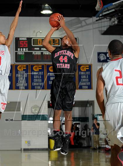 Thumbnail 3 in Antelope vs. Fort Bend Travis (MaxPreps Holiday Classic) photogallery.