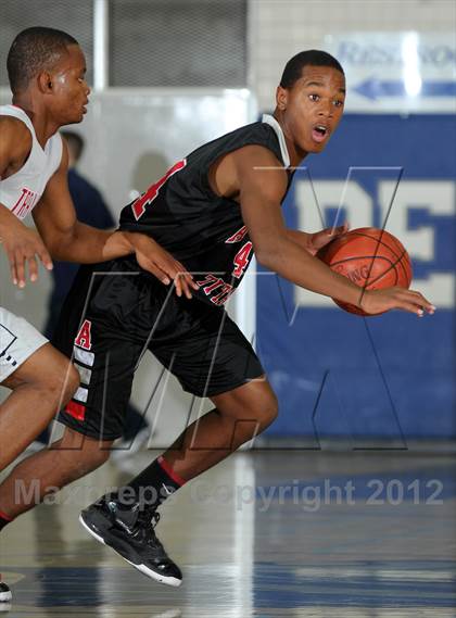 Thumbnail 3 in Antelope vs. Fort Bend Travis (MaxPreps Holiday Classic) photogallery.
