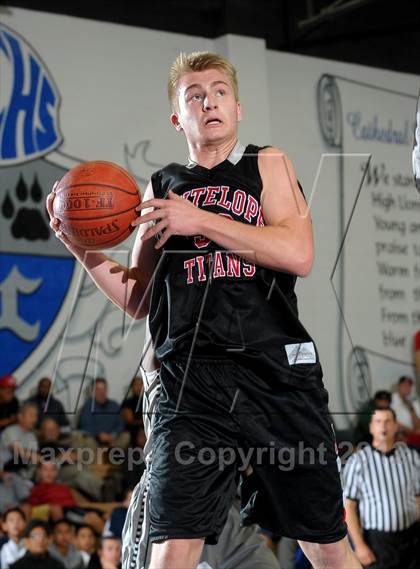 Thumbnail 3 in Antelope vs. Fort Bend Travis (MaxPreps Holiday Classic) photogallery.