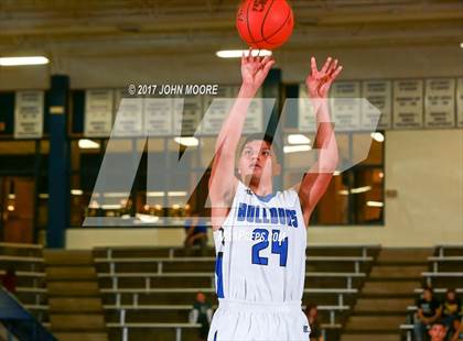 Thumbnail 3 in Amherst vs. Jayton (UIL 1A Regional Quarterfinal Playoff) photogallery.