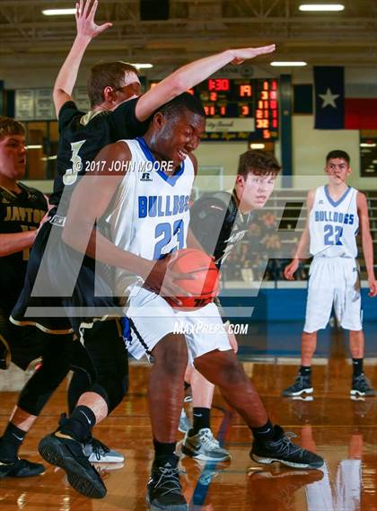 Thumbnail 1 in Amherst vs. Jayton (UIL 1A Regional Quarterfinal Playoff) photogallery.