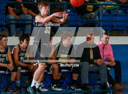Thumbnail 2 in Amherst vs. Jayton (UIL 1A Regional Quarterfinal Playoff) photogallery.