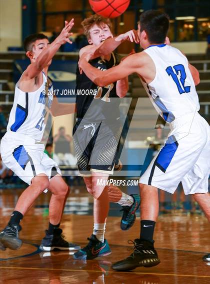 Thumbnail 1 in Amherst vs. Jayton (UIL 1A Regional Quarterfinal Playoff) photogallery.