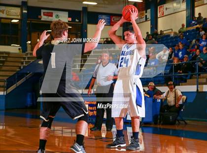 Thumbnail 2 in Amherst vs. Jayton (UIL 1A Regional Quarterfinal Playoff) photogallery.