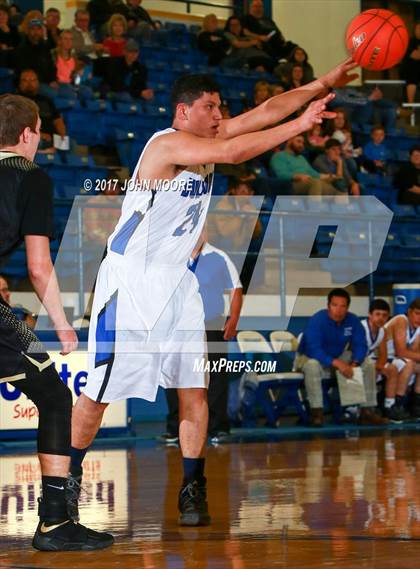 Thumbnail 1 in Amherst vs. Jayton (UIL 1A Regional Quarterfinal Playoff) photogallery.