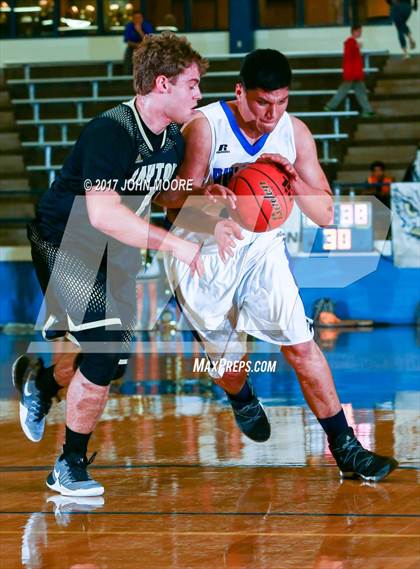 Thumbnail 3 in Amherst vs. Jayton (UIL 1A Regional Quarterfinal Playoff) photogallery.