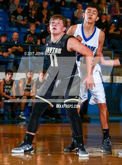 Thumbnail 1 in Amherst vs. Jayton (UIL 1A Regional Quarterfinal Playoff) photogallery.