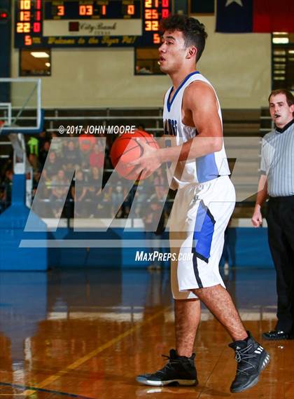 Thumbnail 1 in Amherst vs. Jayton (UIL 1A Regional Quarterfinal Playoff) photogallery.