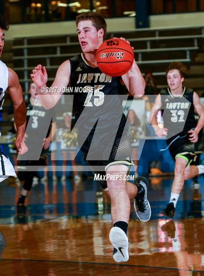 Thumbnail 1 in Amherst vs. Jayton (UIL 1A Regional Quarterfinal Playoff) photogallery.