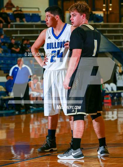 Thumbnail 1 in Amherst vs. Jayton (UIL 1A Regional Quarterfinal Playoff) photogallery.