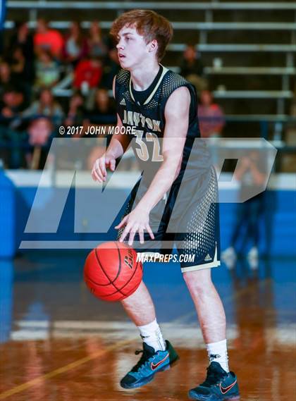 Thumbnail 2 in Amherst vs. Jayton (UIL 1A Regional Quarterfinal Playoff) photogallery.