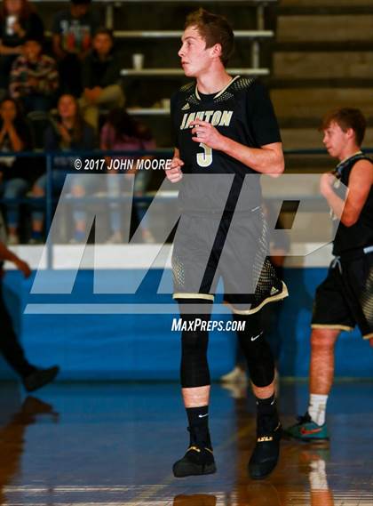 Thumbnail 3 in Amherst vs. Jayton (UIL 1A Regional Quarterfinal Playoff) photogallery.