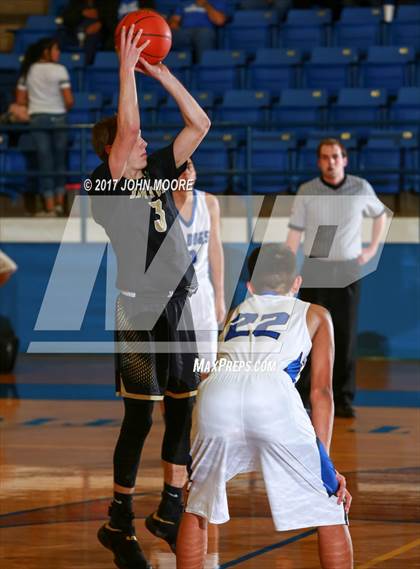 Thumbnail 2 in Amherst vs. Jayton (UIL 1A Regional Quarterfinal Playoff) photogallery.