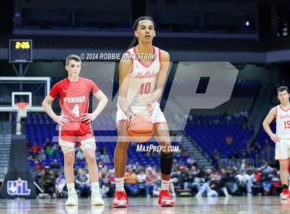 Thumbnail 1 in Holliday vs. Ponder (UIL 3A Basketball Semifinal) photogallery.
