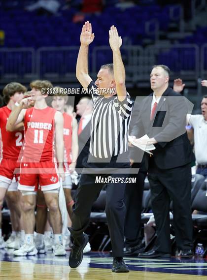 Thumbnail 3 in Holliday vs. Ponder (UIL 3A Basketball Semifinal) photogallery.