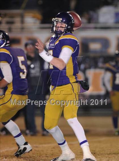Thumbnail 3 in Kingsburg vs Ridgeview (CIF CS D3 Final) photogallery.