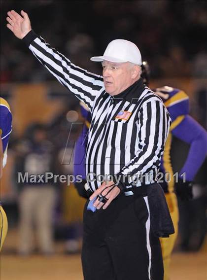 Thumbnail 2 in Kingsburg vs Ridgeview (CIF CS D3 Final) photogallery.