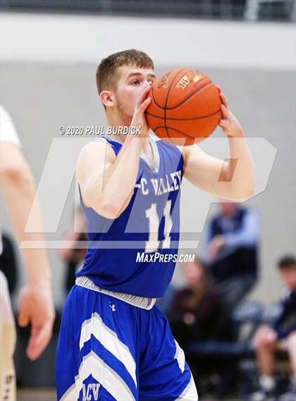 Thumbnail 3 in Allegheny-Clarion Valley vs. Clarion-Limestone (District IX 1A Consolation) photogallery.