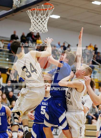 Thumbnail 2 in Allegheny-Clarion Valley vs. Clarion-Limestone (District IX 1A Consolation) photogallery.