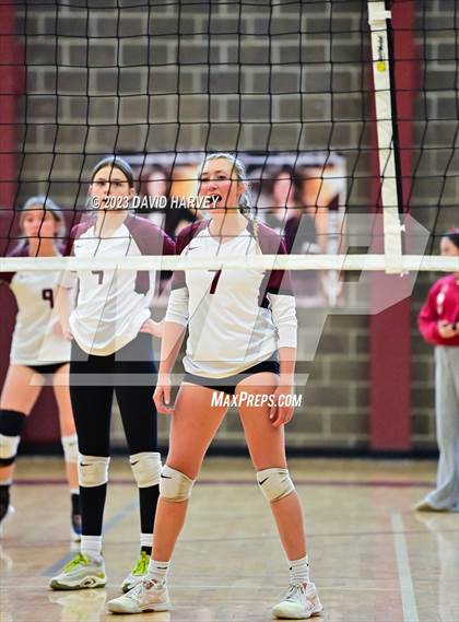 Thumbnail 2 in Golden vs. Bear Creek photogallery.