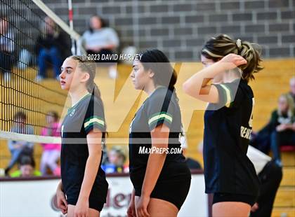 Thumbnail 3 in Golden vs. Bear Creek photogallery.